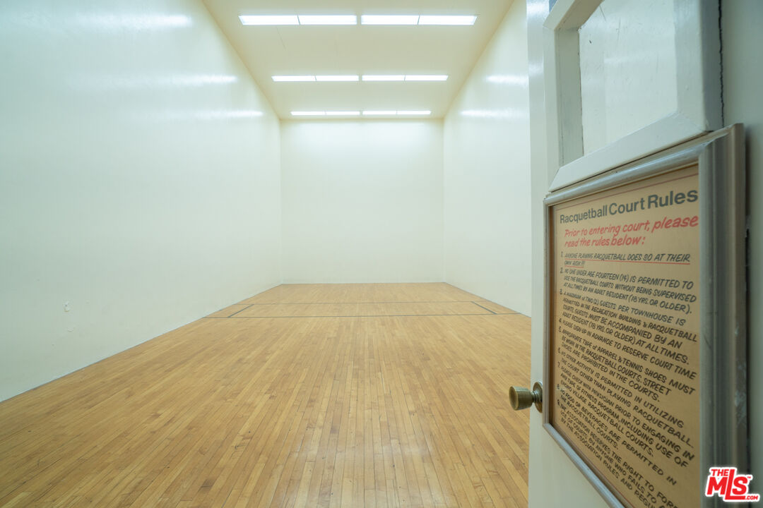 6021 Lindley Ave Unit: 11