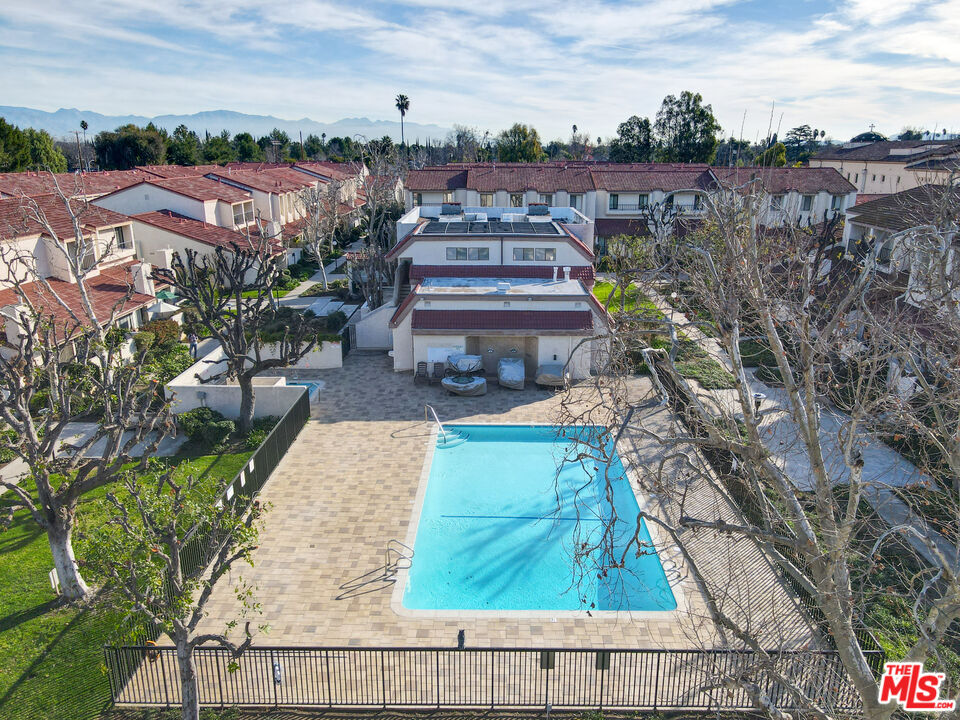 6021 Lindley Ave Unit: 11