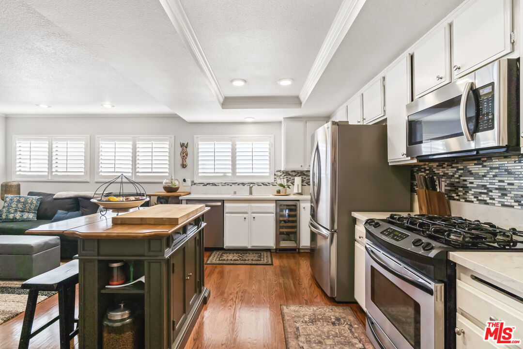 6021 Lindley Ave Unit: 11