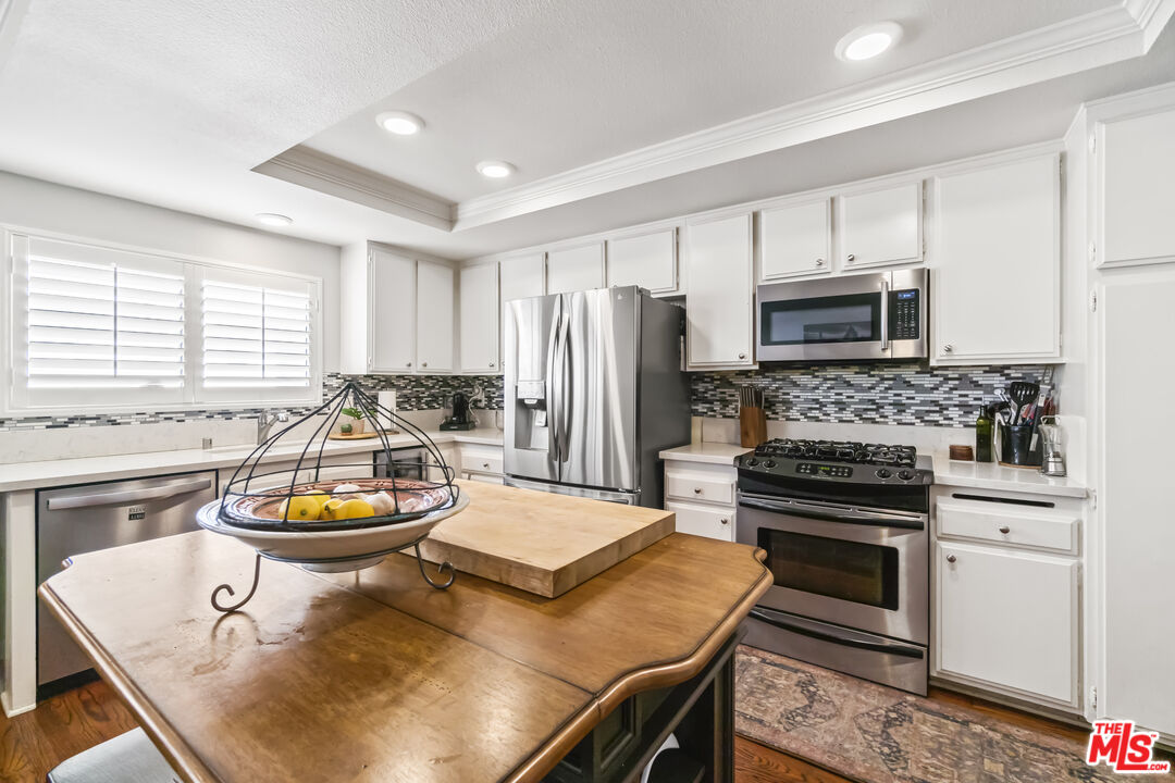 6021 Lindley Ave Unit: 11