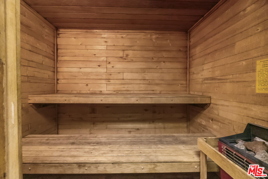 6021 Lindley Ave Unit: 11