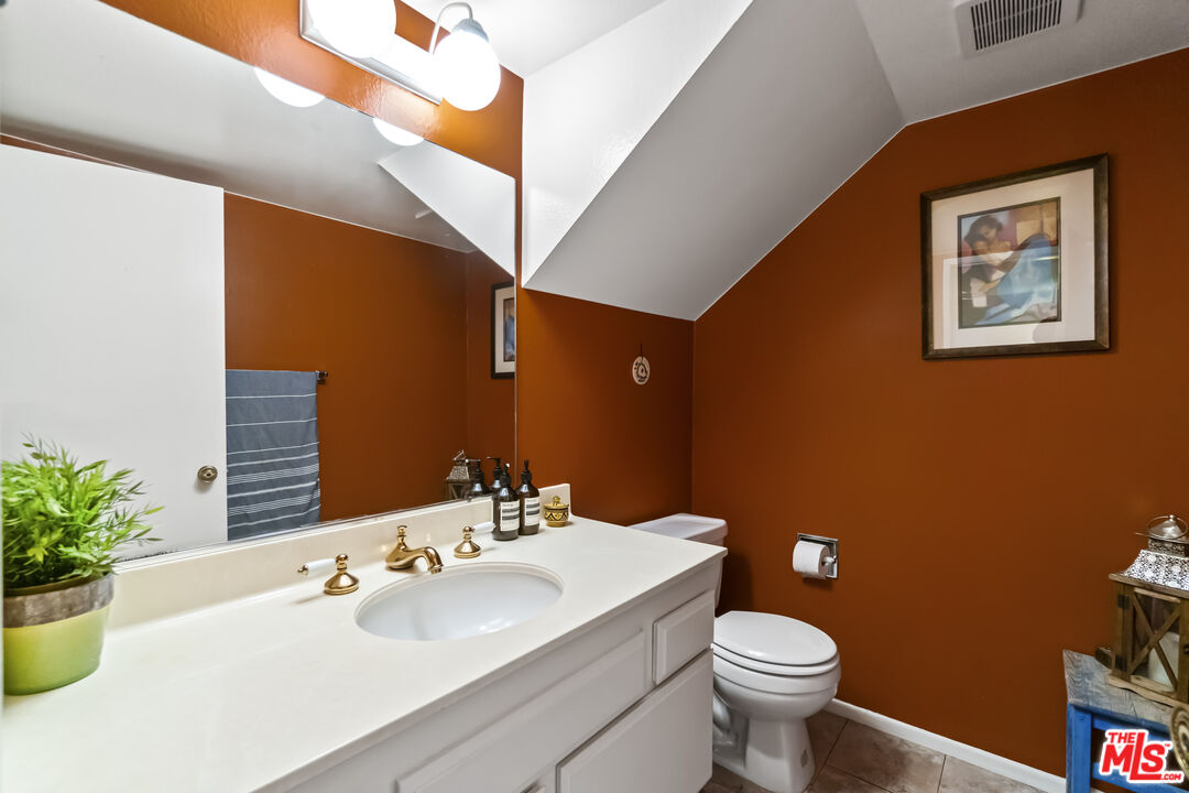 6021 Lindley Ave Unit: 11