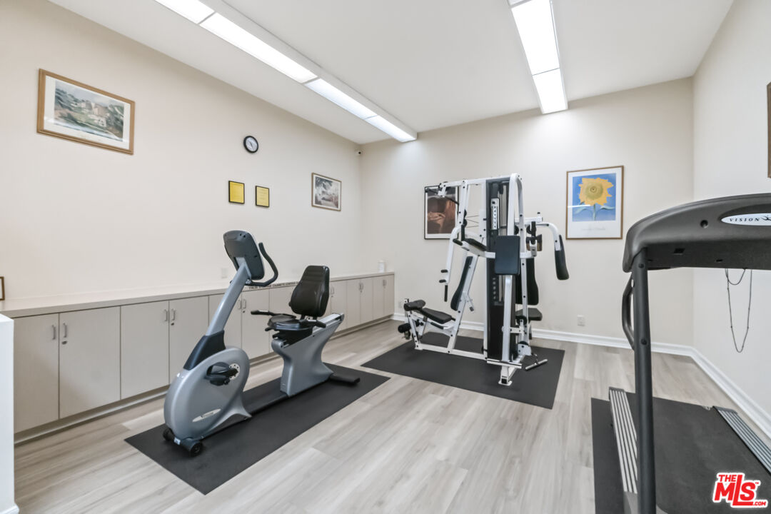 6021 Lindley Ave Unit: 11