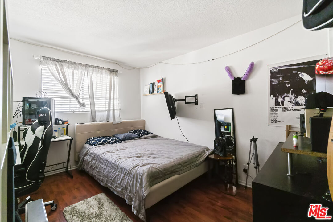 6021 Lindley Ave Unit: 11