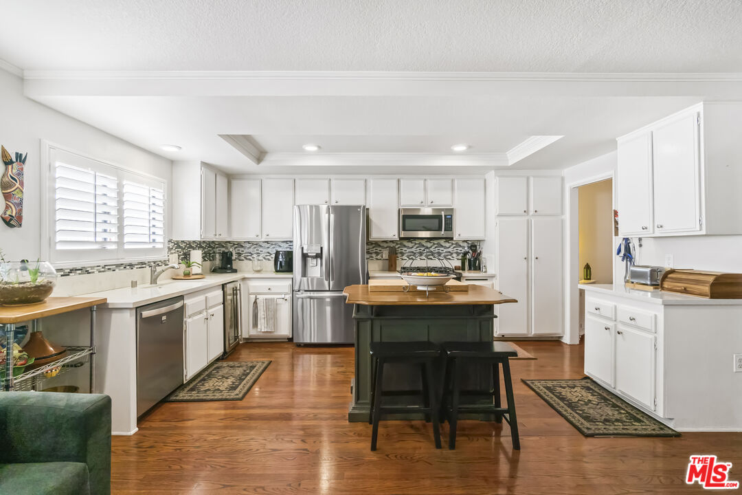 6021 Lindley Ave Unit: 11