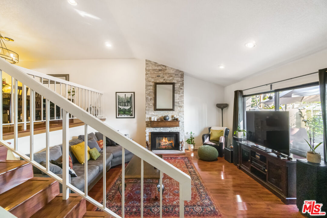 6021 Lindley Ave Unit: 11