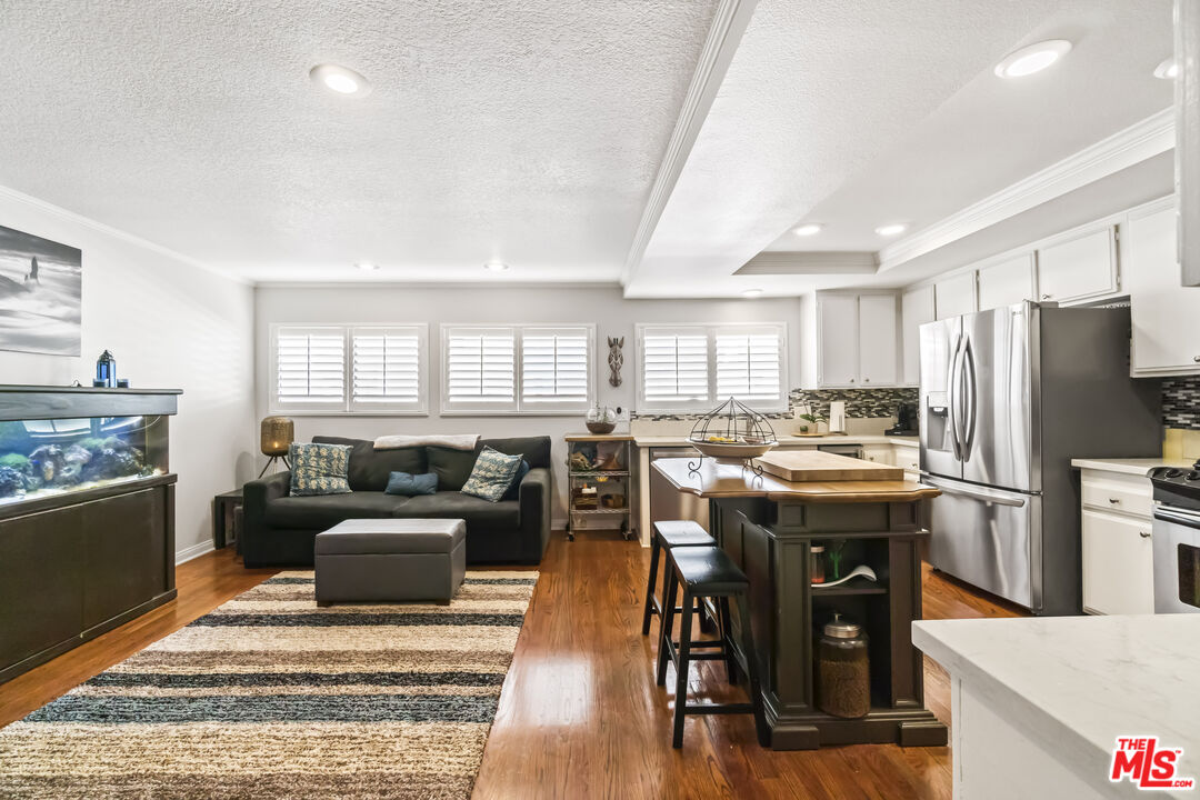 6021 Lindley Ave Unit: 11