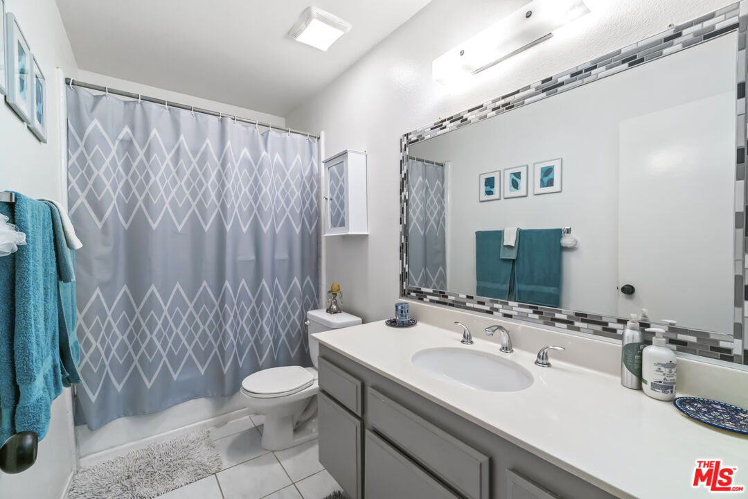 6021 Lindley Ave Unit: 11