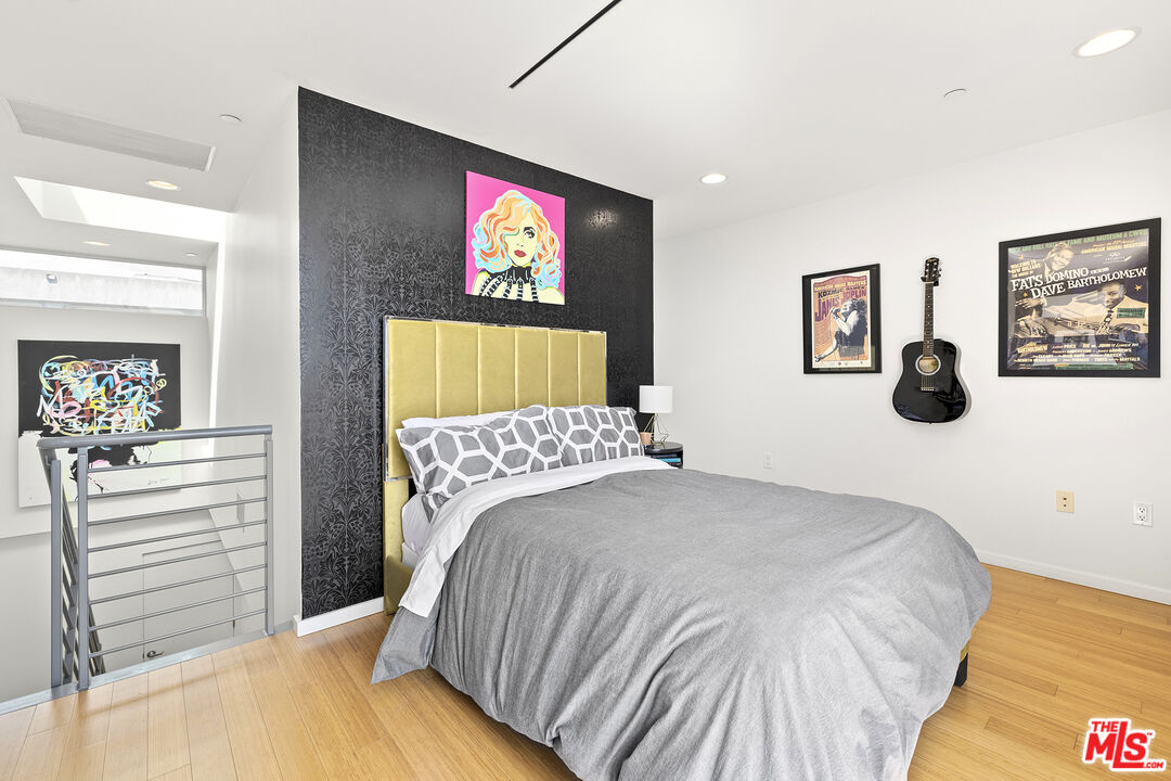 1220 N Orange Grove Ave Unit: 9