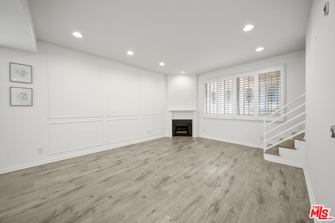 812 N Hudson Ave Unit: 107