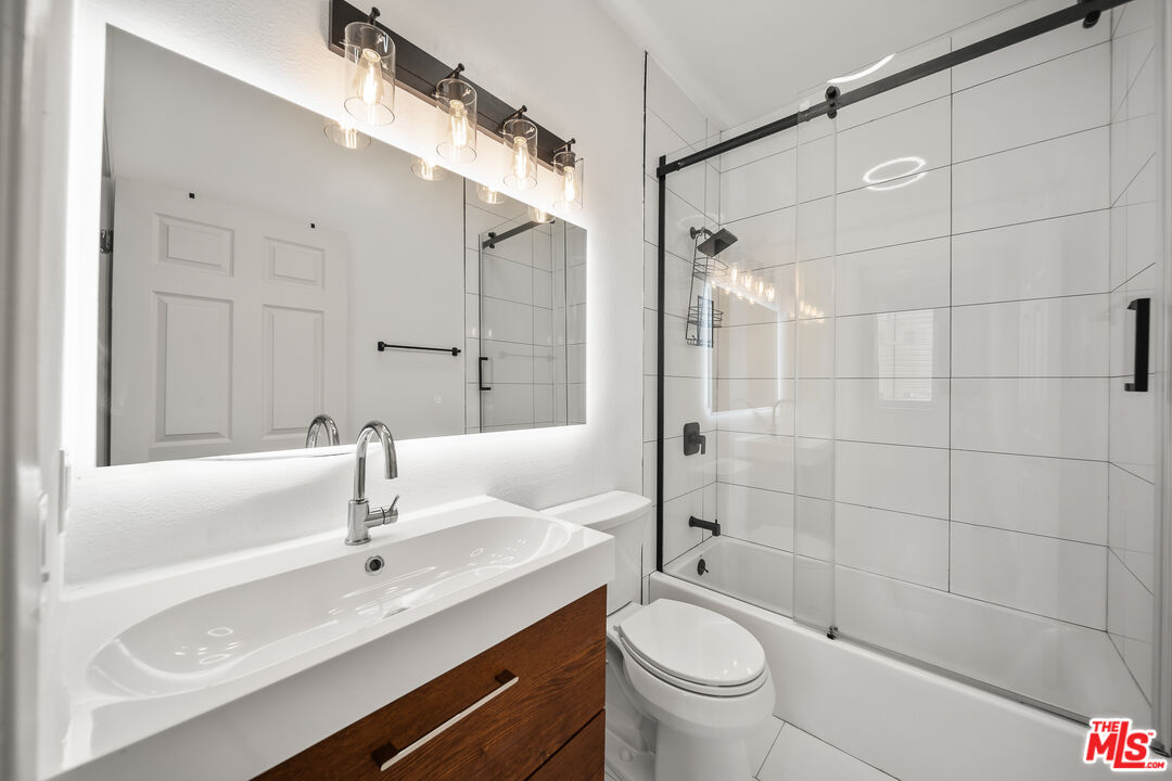 812 N Hudson Ave Unit: 107