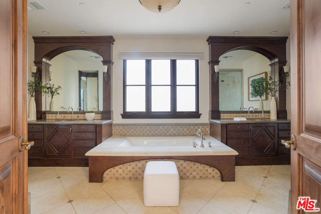 6209 Ocean Front Walk