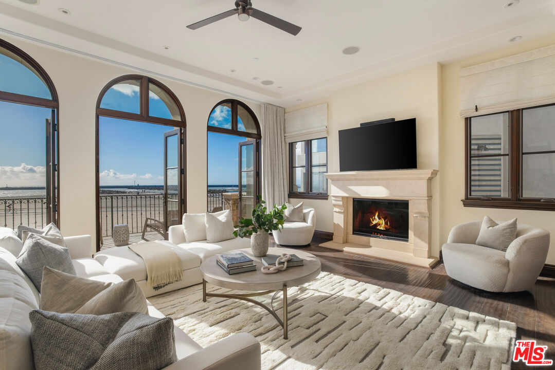 6209 Ocean Front Walk