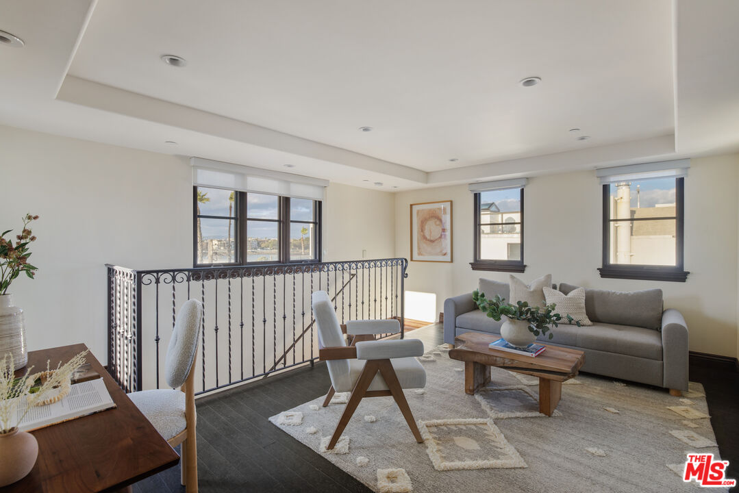 6209 Ocean Front Walk