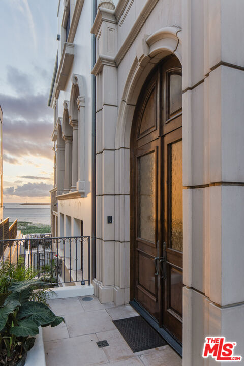 6209 Ocean Front Walk