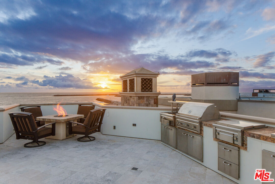 6209 Ocean Front Walk