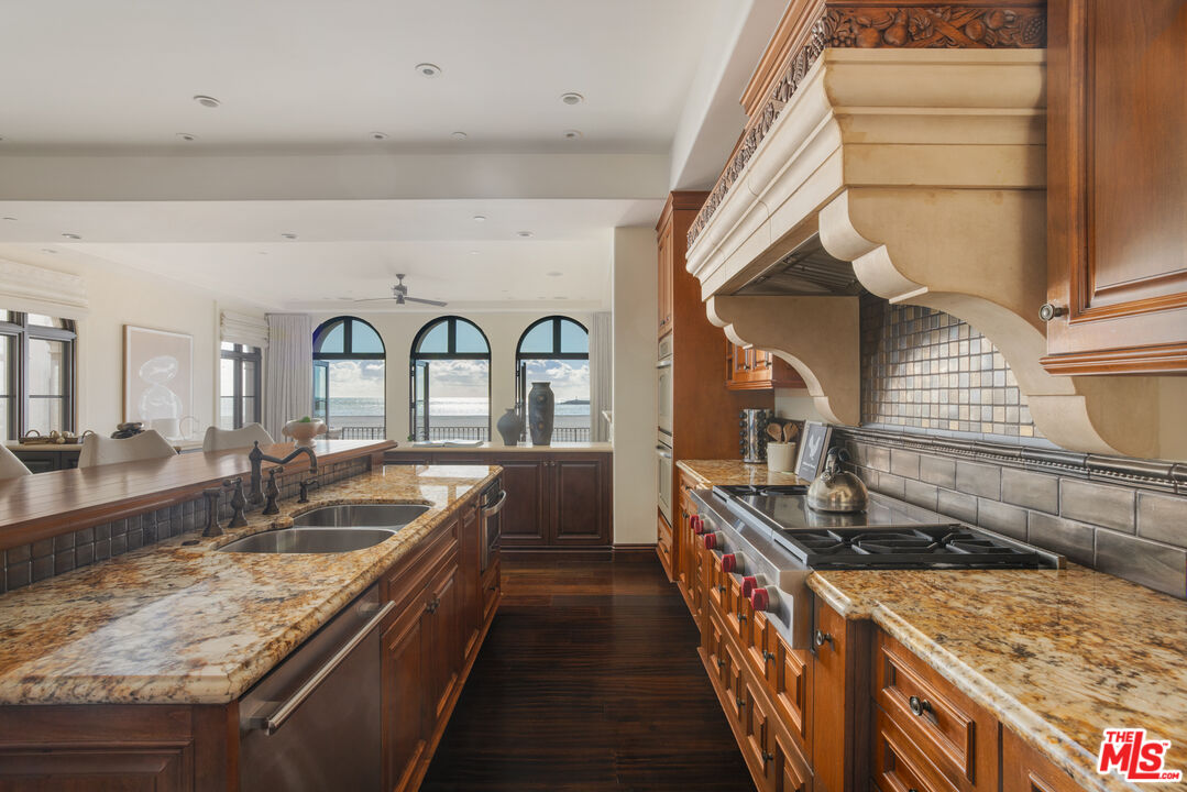 6209 Ocean Front Walk