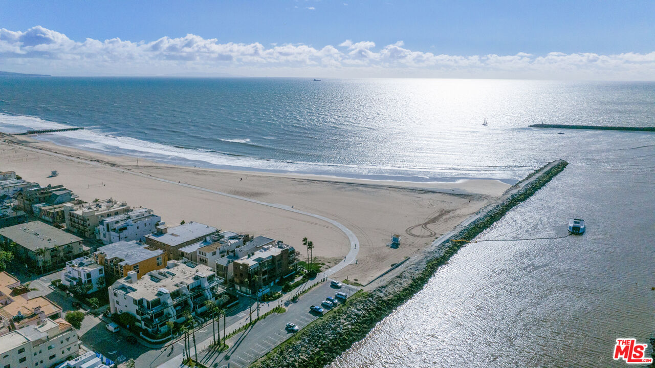 6209 Ocean Front Walk