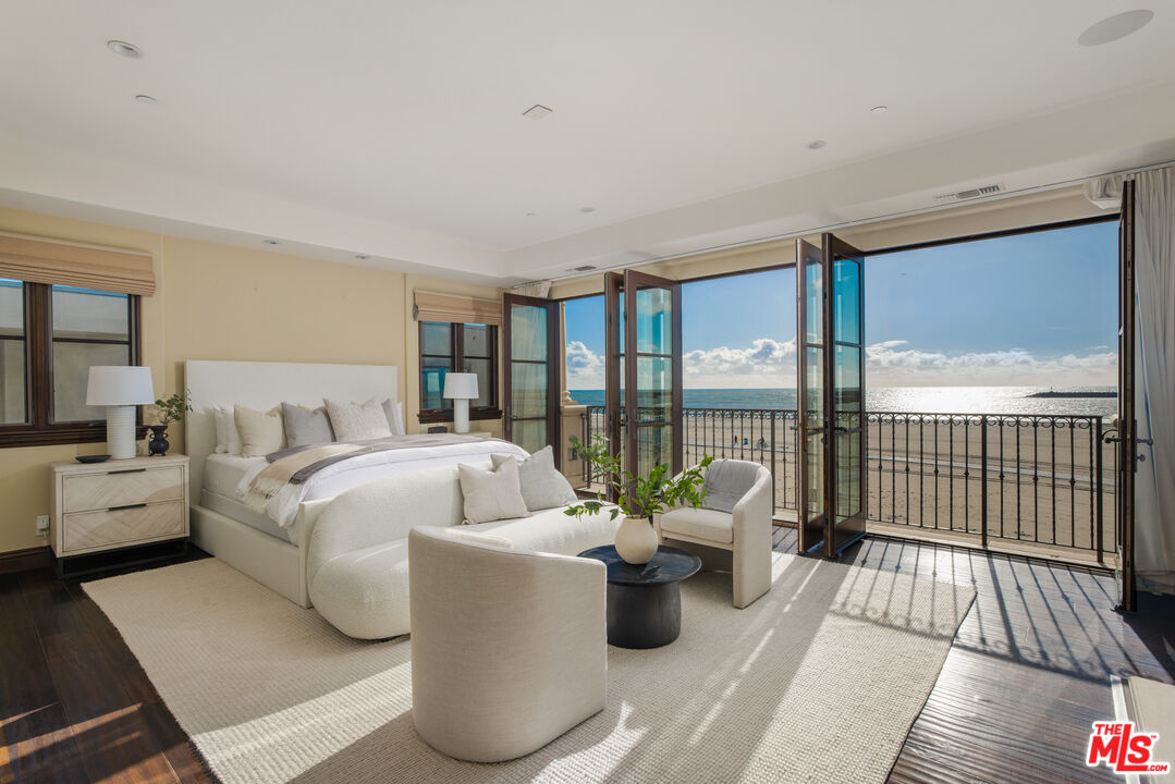 6209 Ocean Front Walk