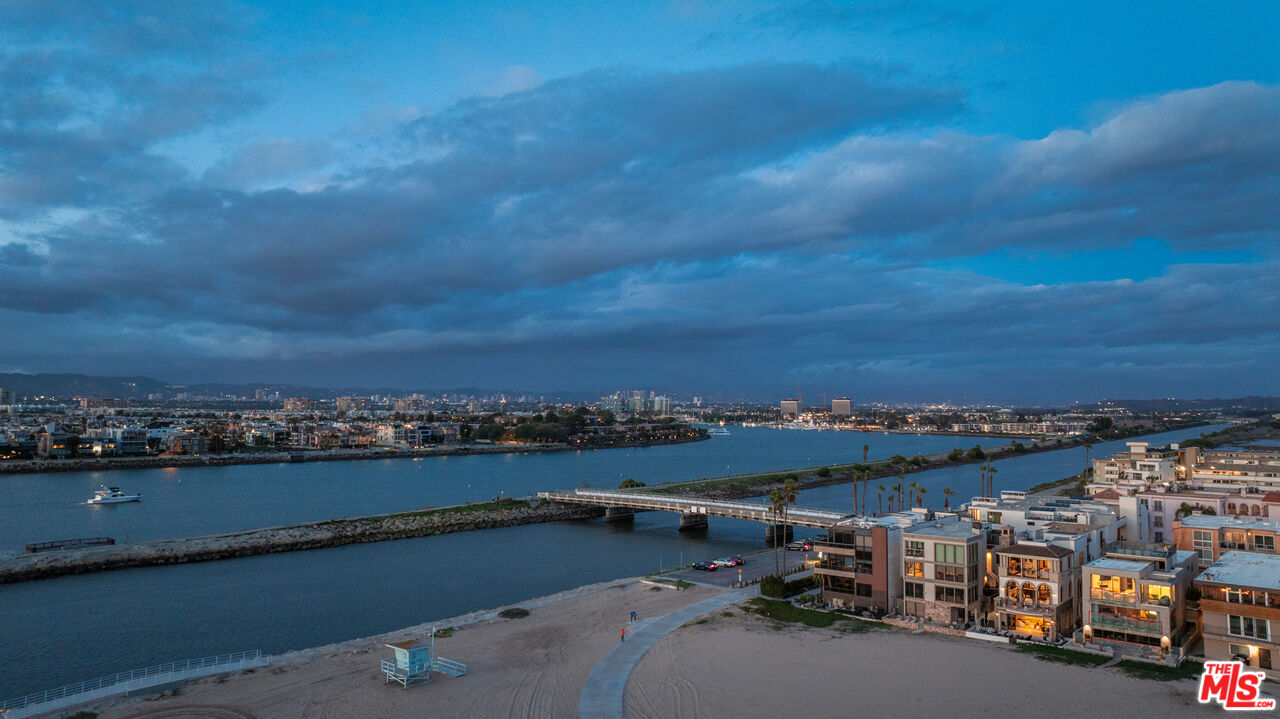 6209 Ocean Front Walk