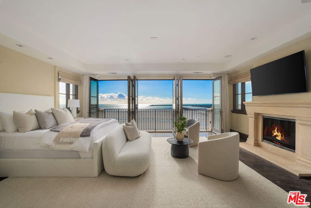 6209 Ocean Front Walk