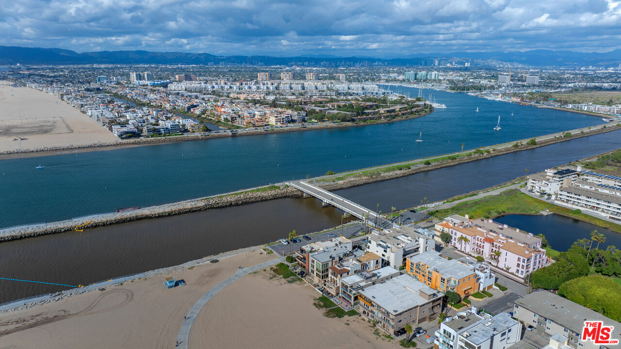 6209 Ocean Front Walk