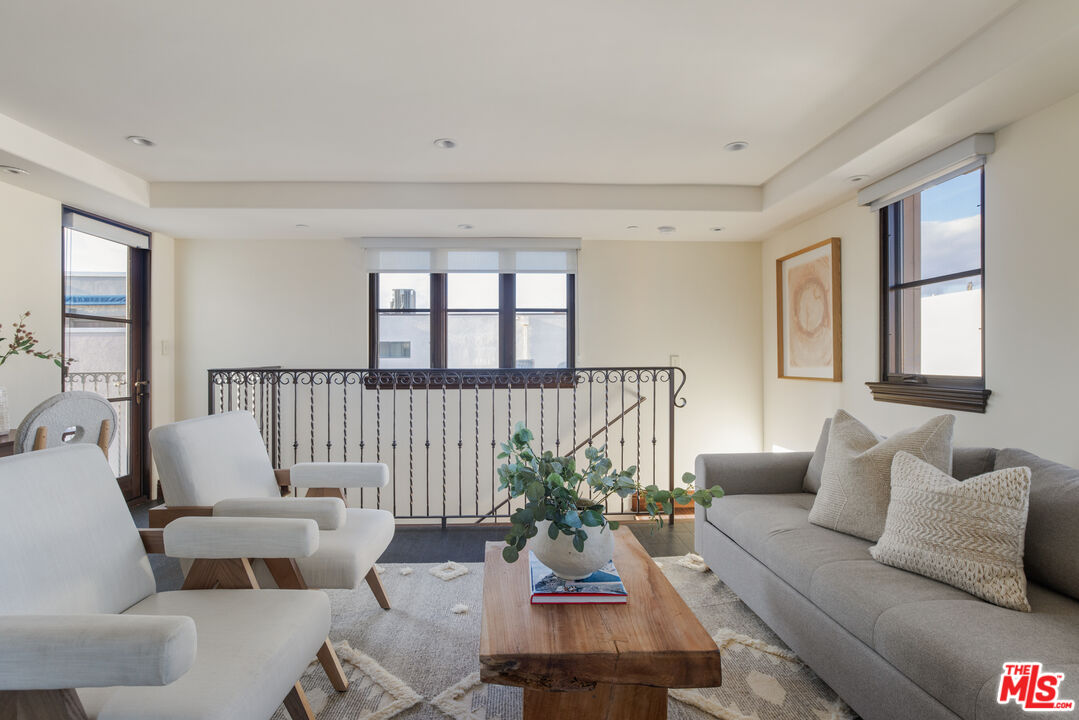 6209 Ocean Front Walk