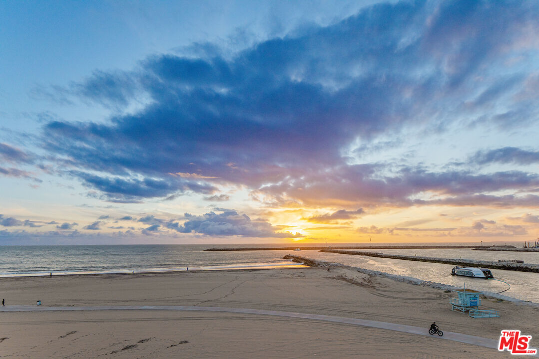 6209 Ocean Front Walk