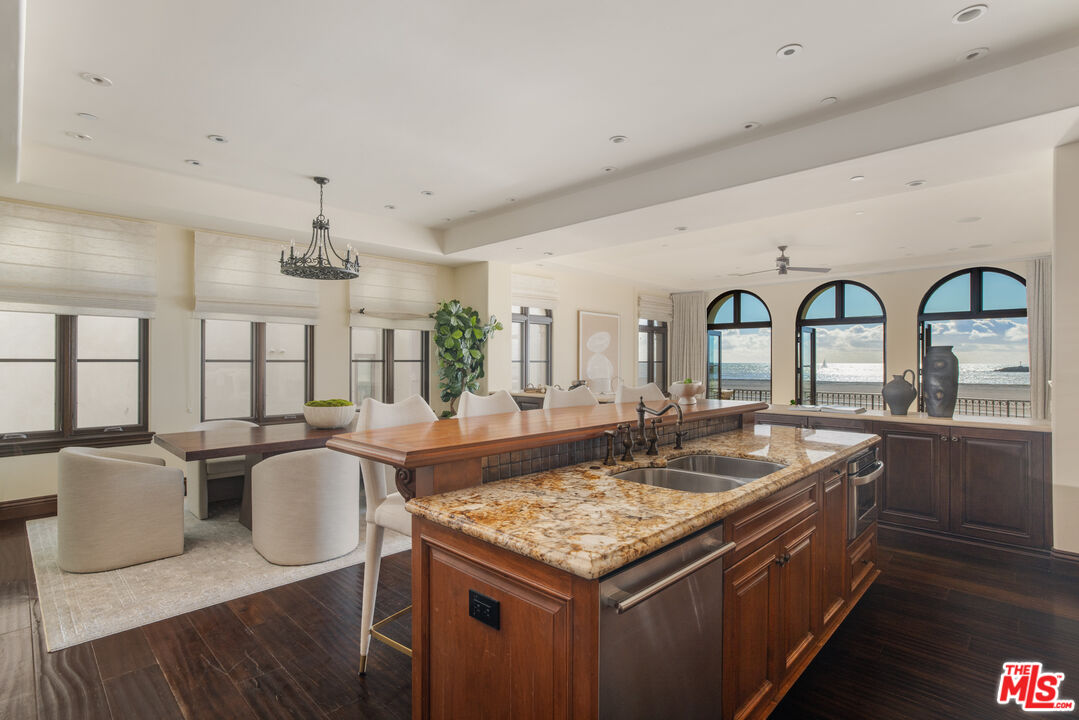 6209 Ocean Front Walk