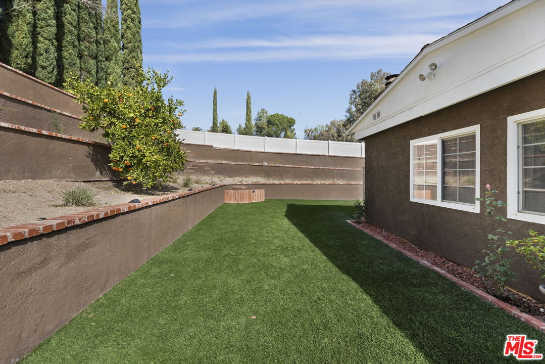 27839 Northbrook Ave