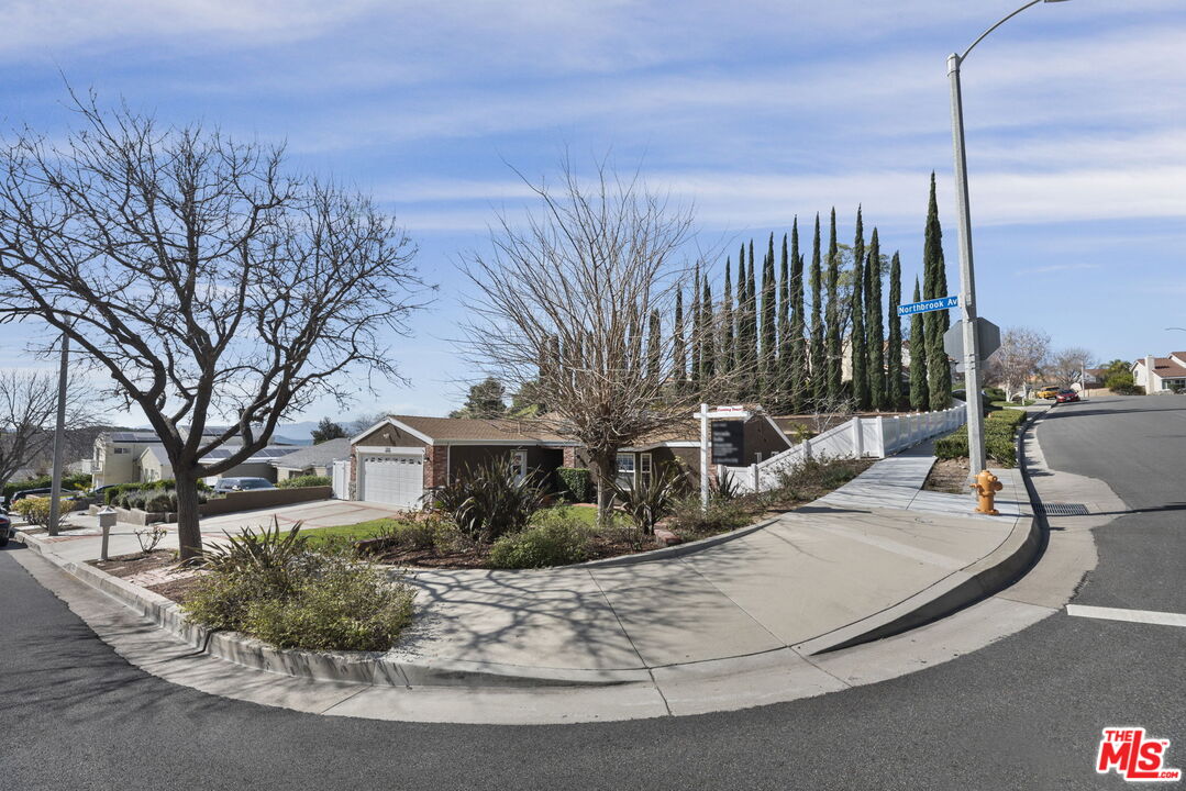 27839 Northbrook Ave