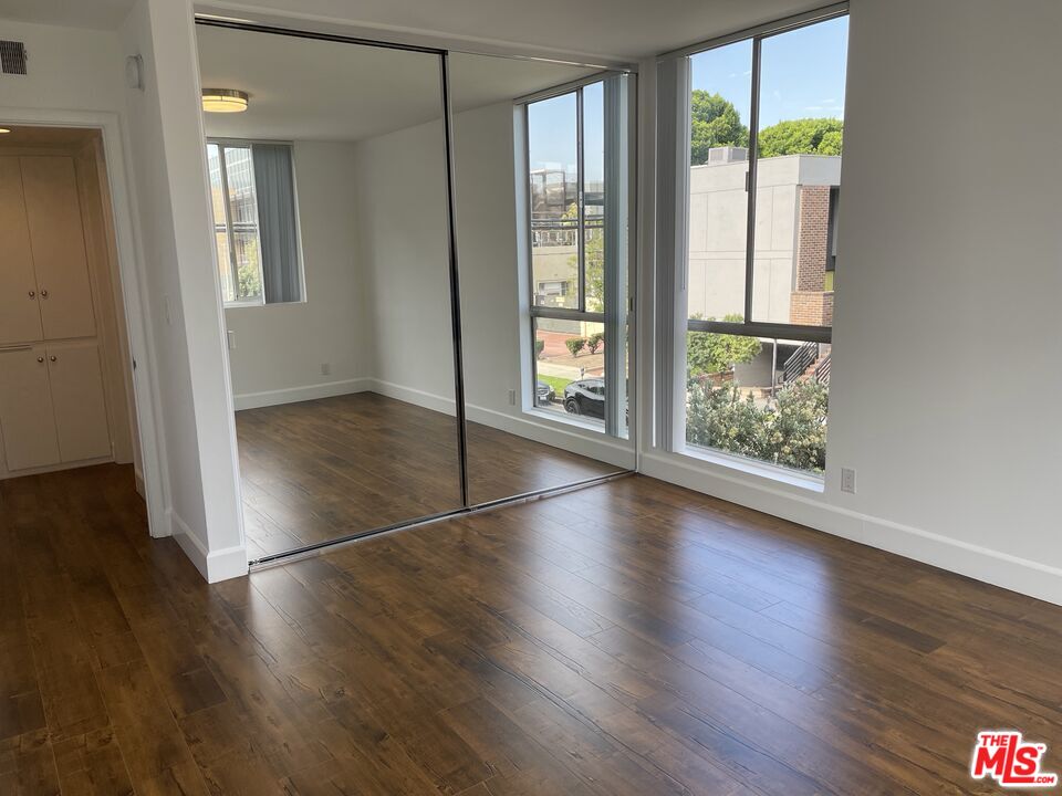 9297 BURTON WAY Unit: 4