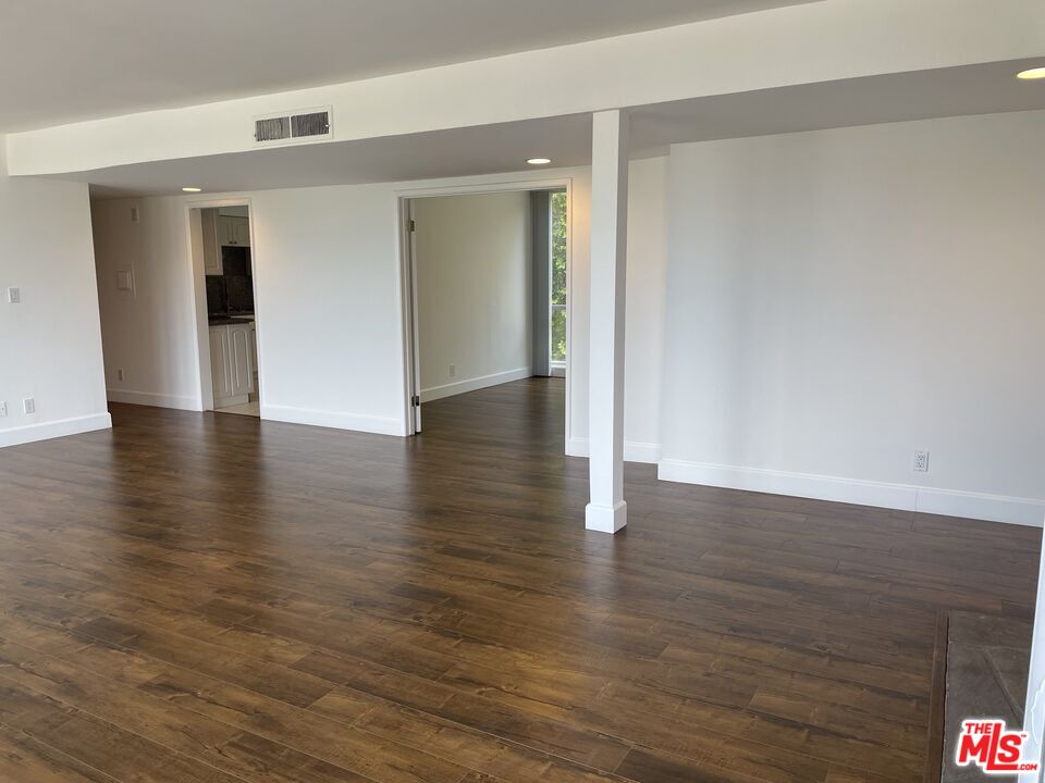 9297 BURTON WAY Unit: 4