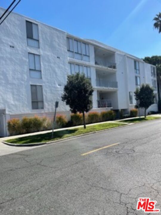 9297 BURTON WAY Unit: 4