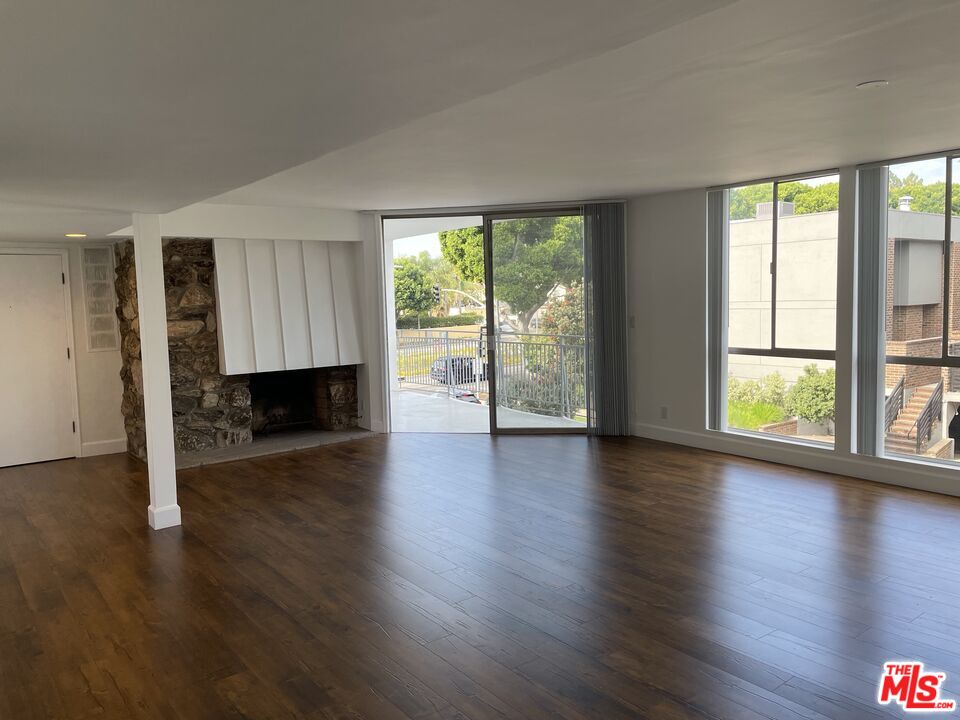 9297 BURTON WAY Unit: 4