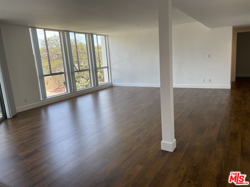 9297 BURTON WAY Unit: 4