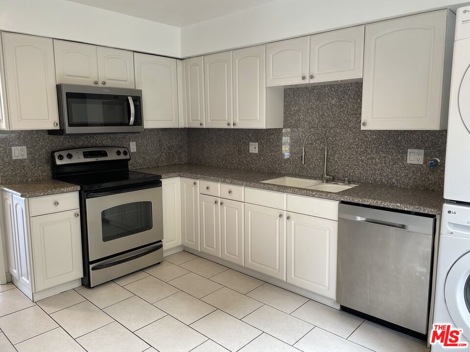 9297 BURTON WAY Unit: 4