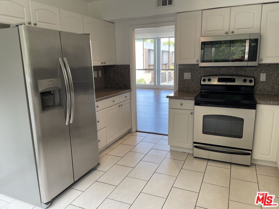 9297 BURTON WAY Unit: 4