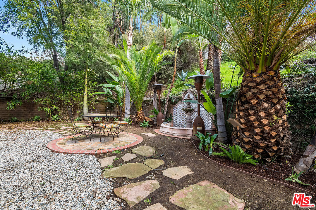 3016 Hollycrest Dr