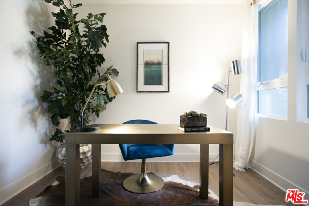 2111 N Cahuenga Blvd Unit: 3