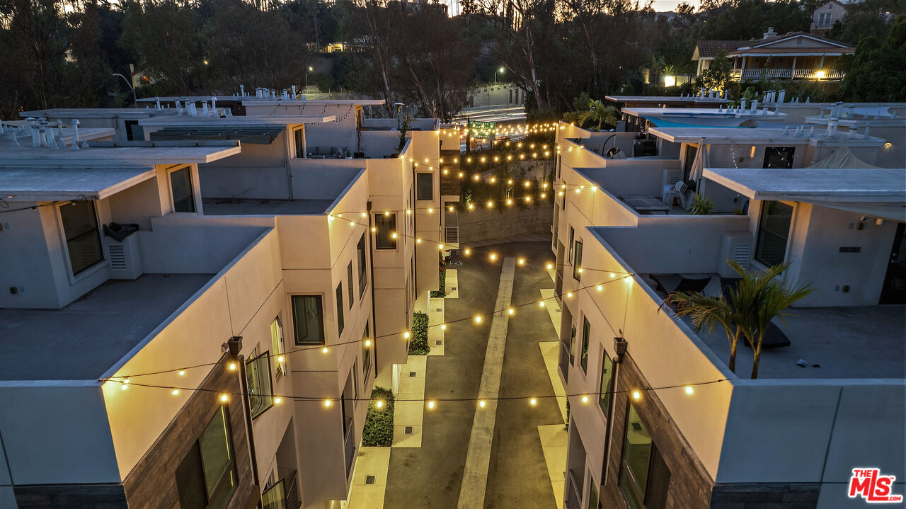 2111 N Cahuenga Blvd Unit: 3