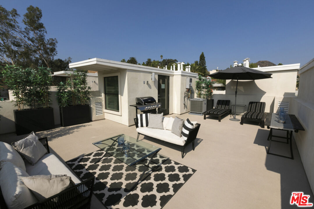2111 N Cahuenga Blvd Unit: 3