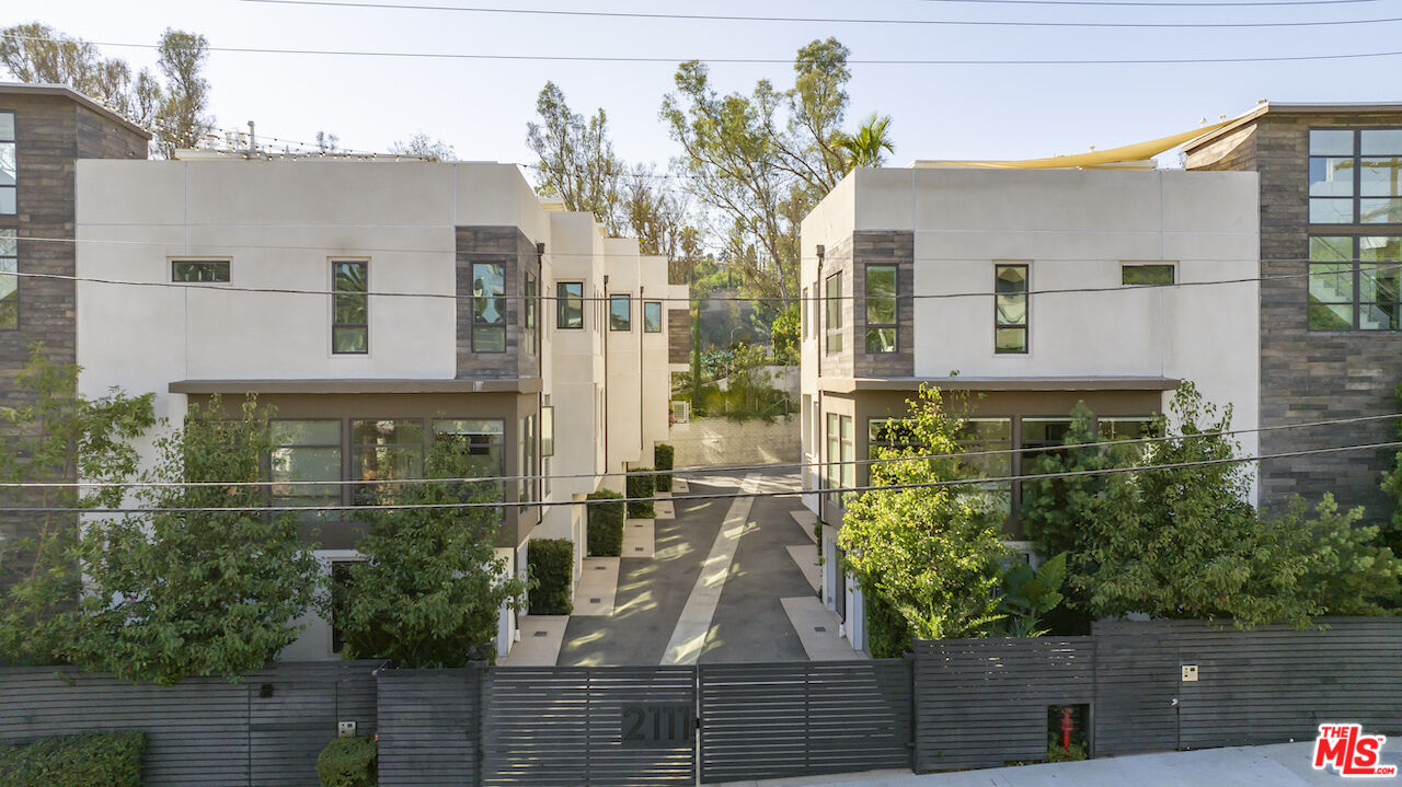 2111 N Cahuenga Blvd Unit: 3