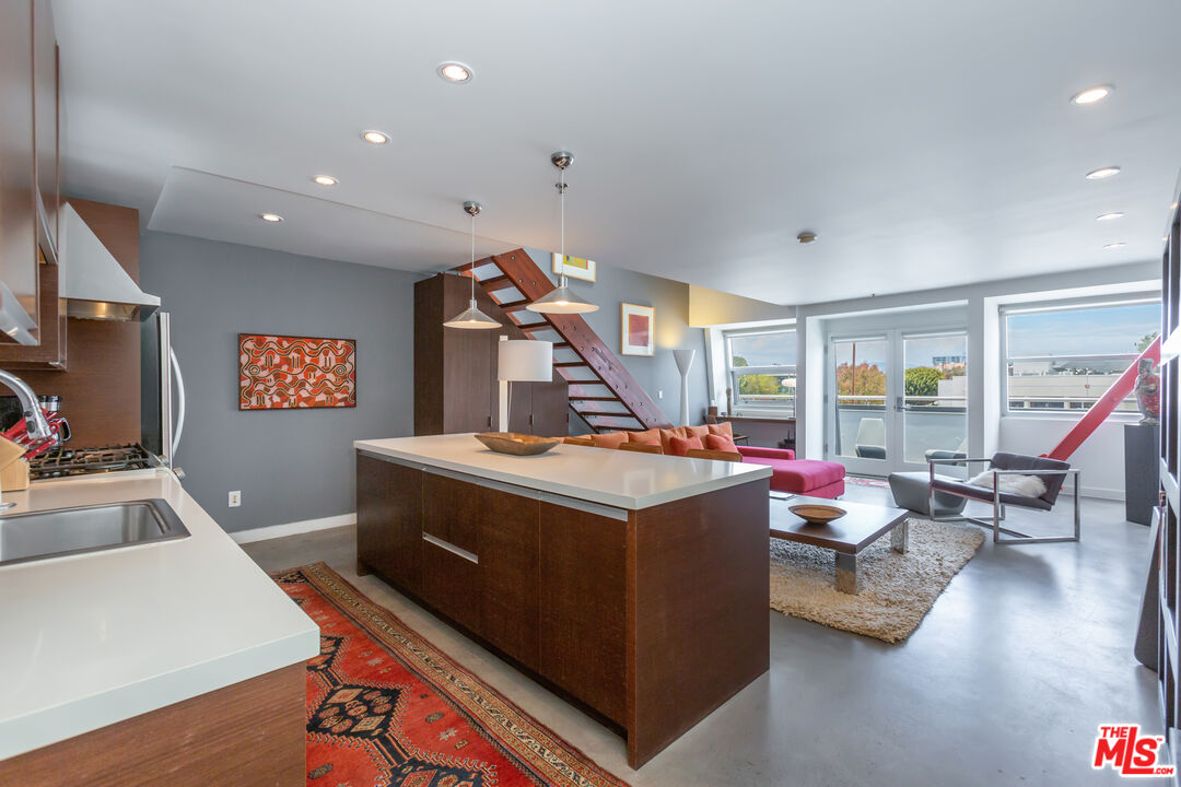 615 HAMPTON DR Unit: A304