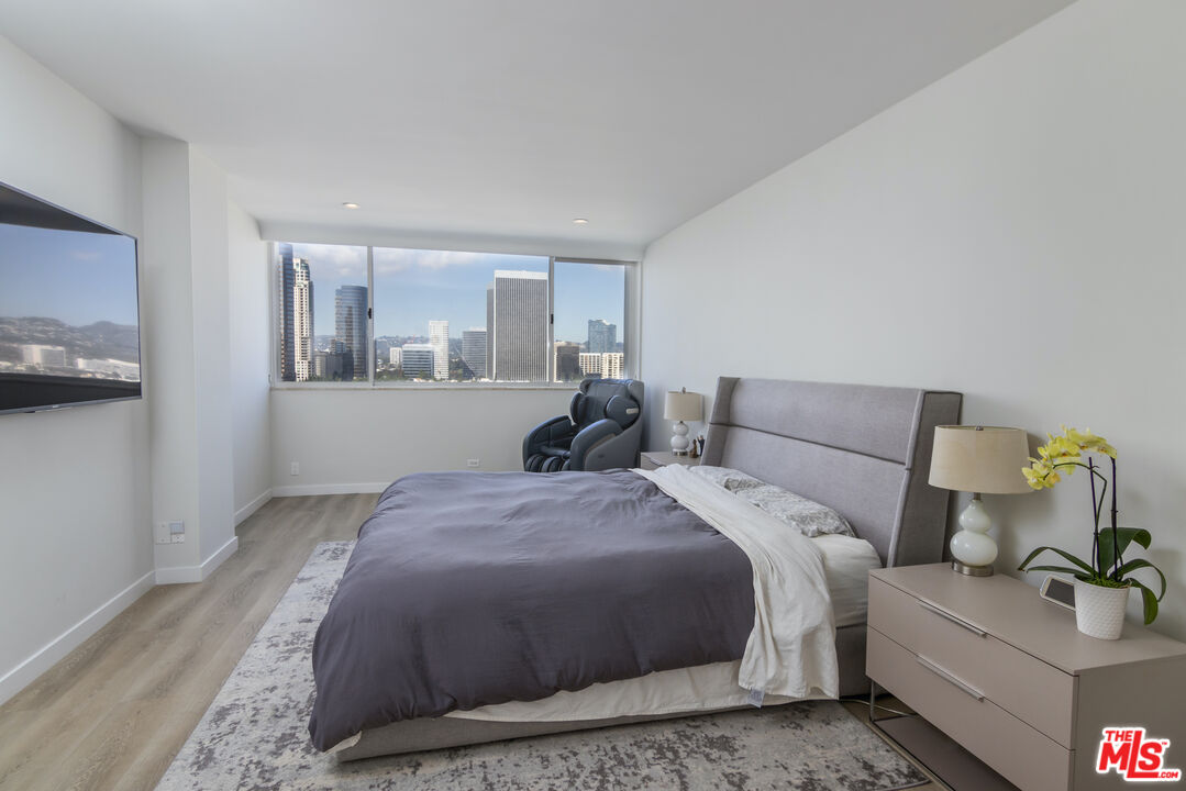 2222 Avenue Of The Stars Unit: 1704
