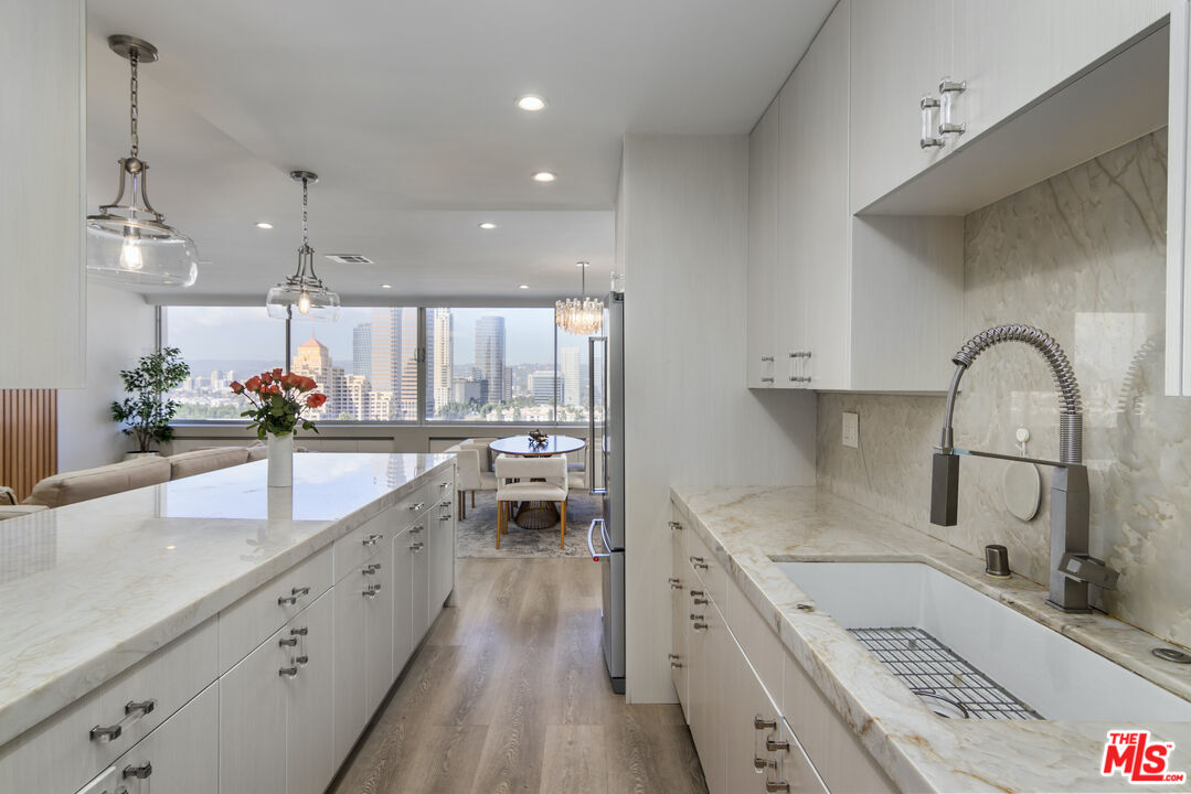 2222 Avenue Of The Stars Unit: 1704