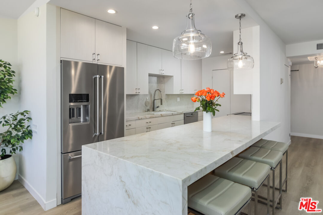 2222 Avenue Of The Stars Unit: 1704