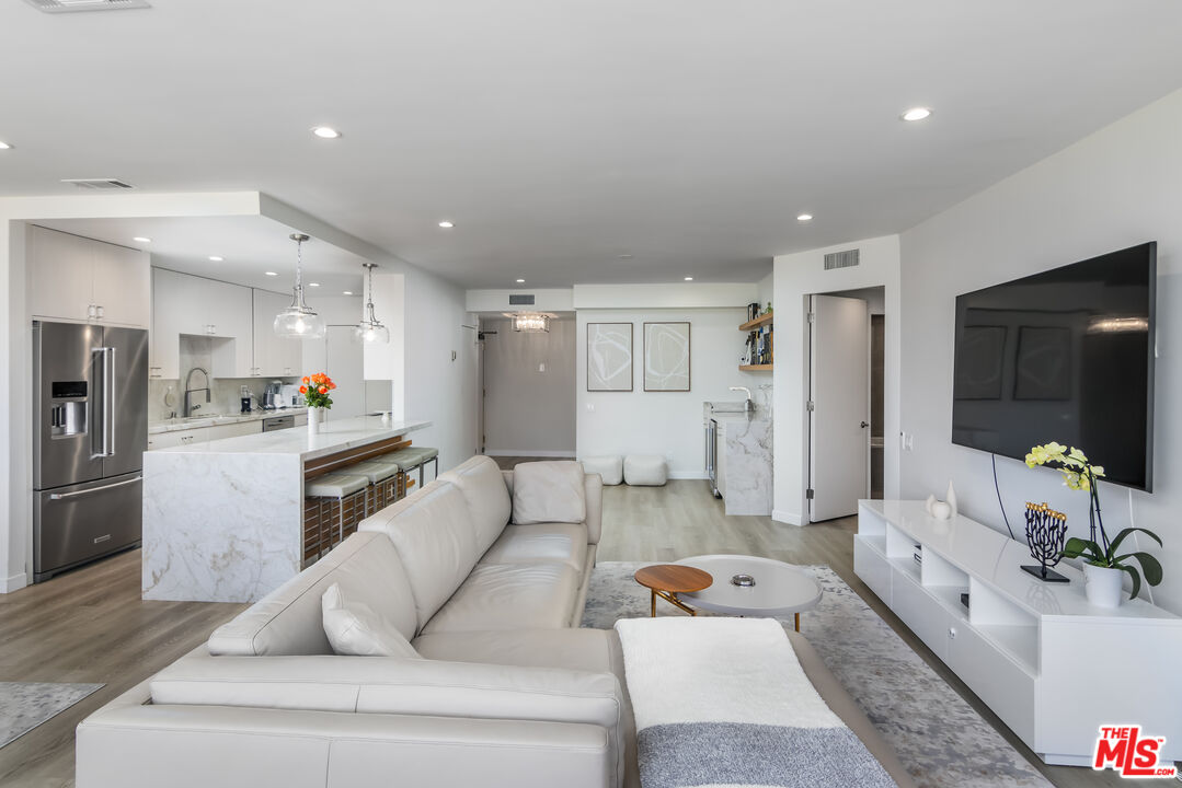 2222 Avenue Of The Stars Unit: 1704