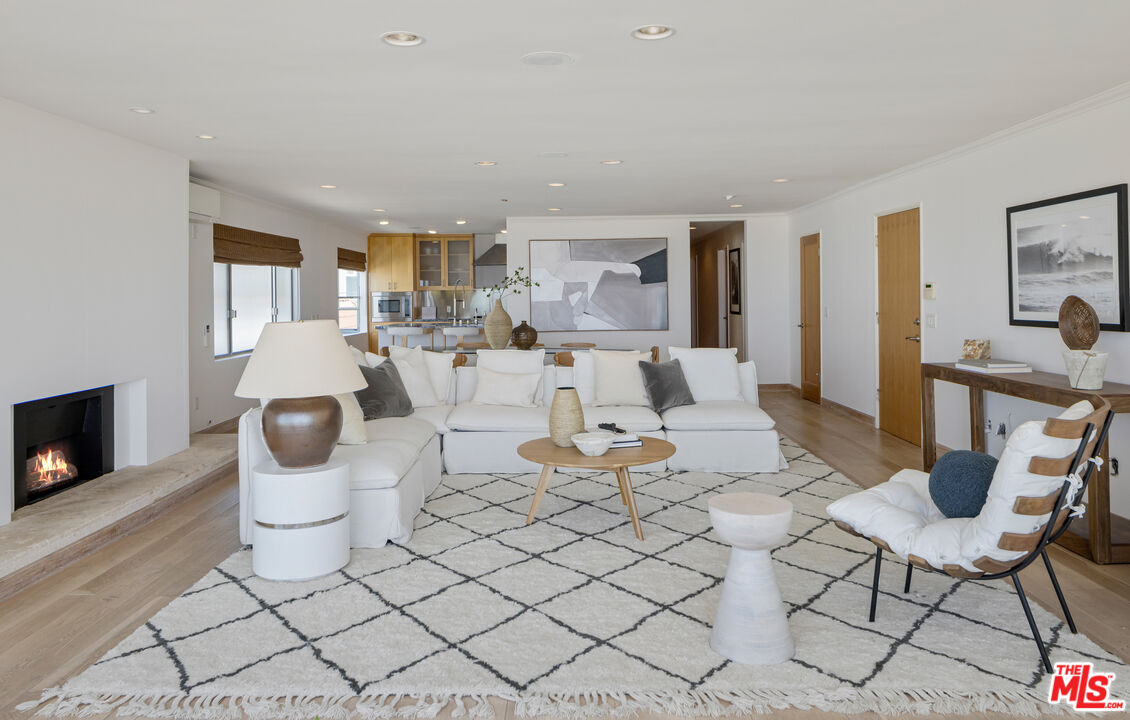 3412 Ocean Front Walk Unit: 201