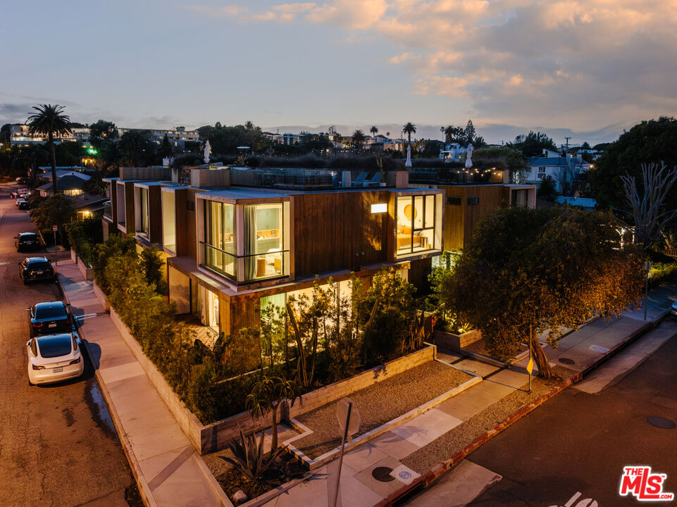 3214 Highland Ave Unit: 1